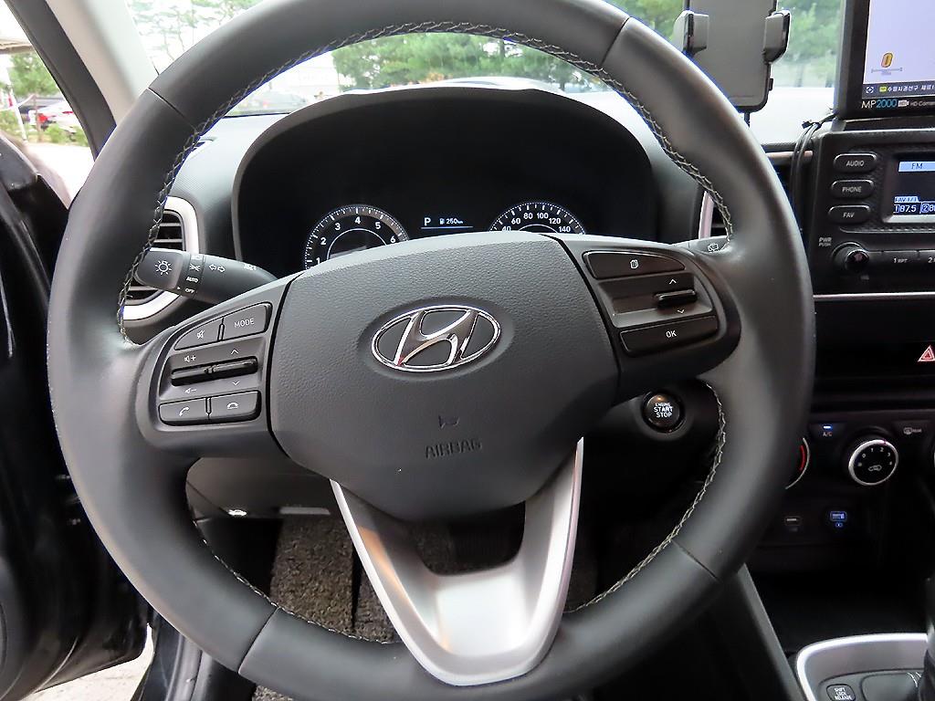 HYUNDAI Venue - Vista 8