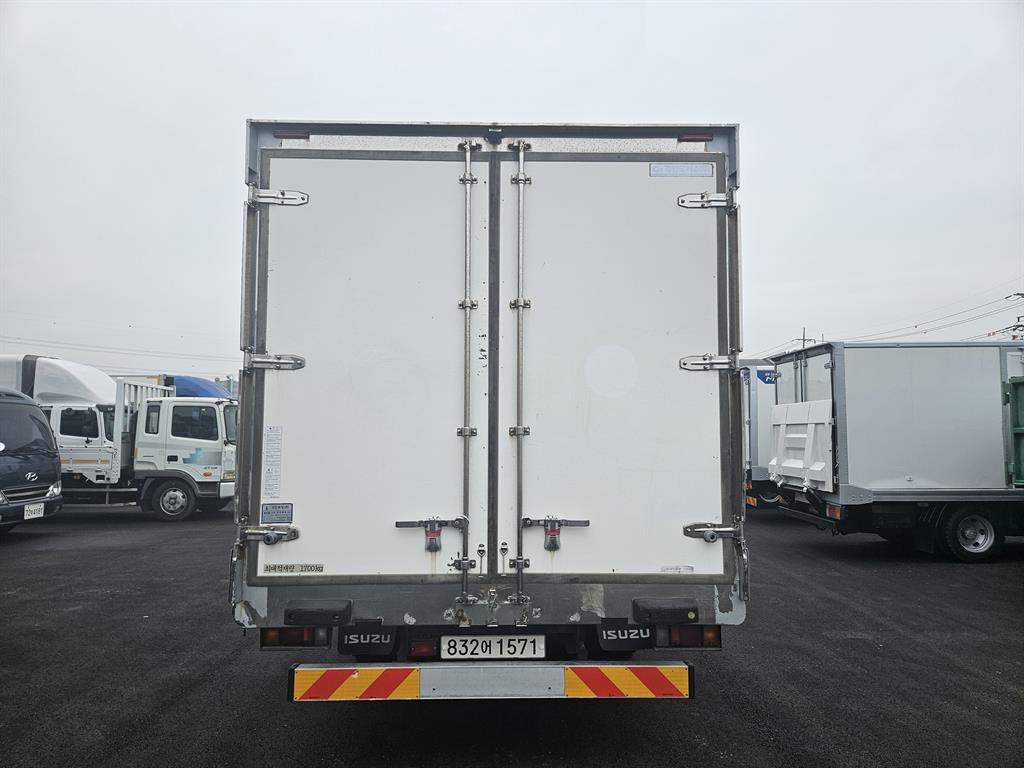 medium and large cargo truck - Vista 5