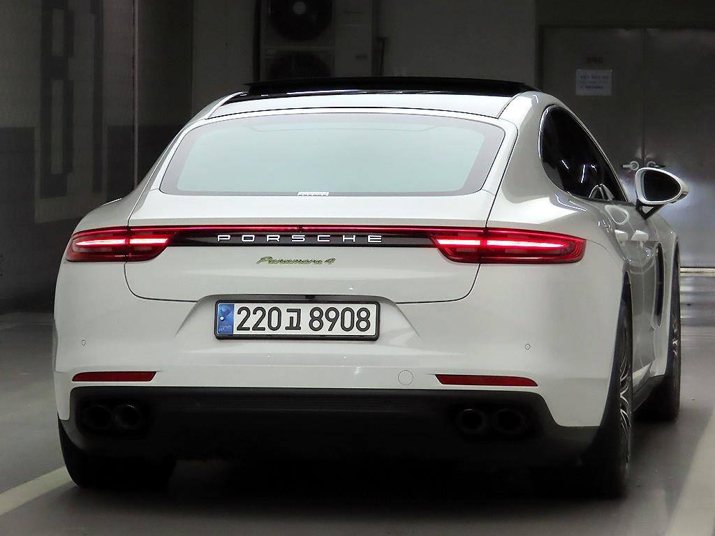 Porsche Panamera - Vista 4