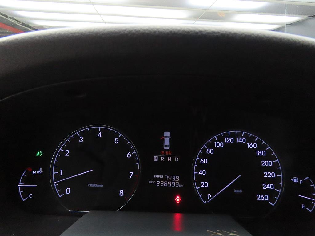 HYUNDAI Equus - Vista 9