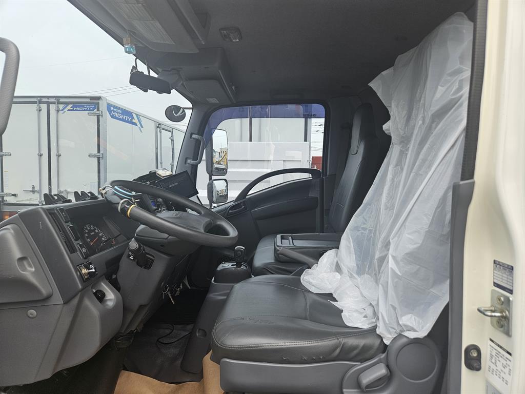 medium and large cargo truck - Vista 11