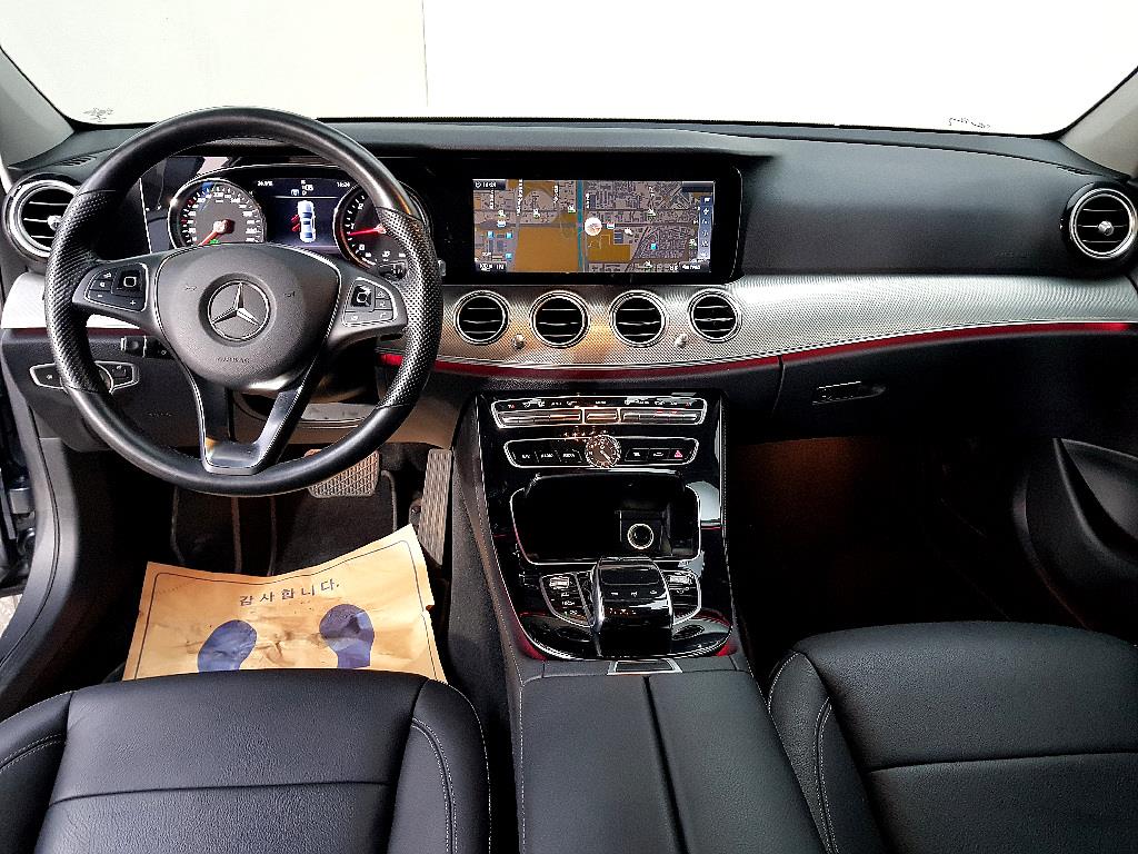 Mercedes Benz E class - Vista 5