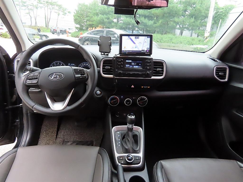 HYUNDAI Venue - Vista 7