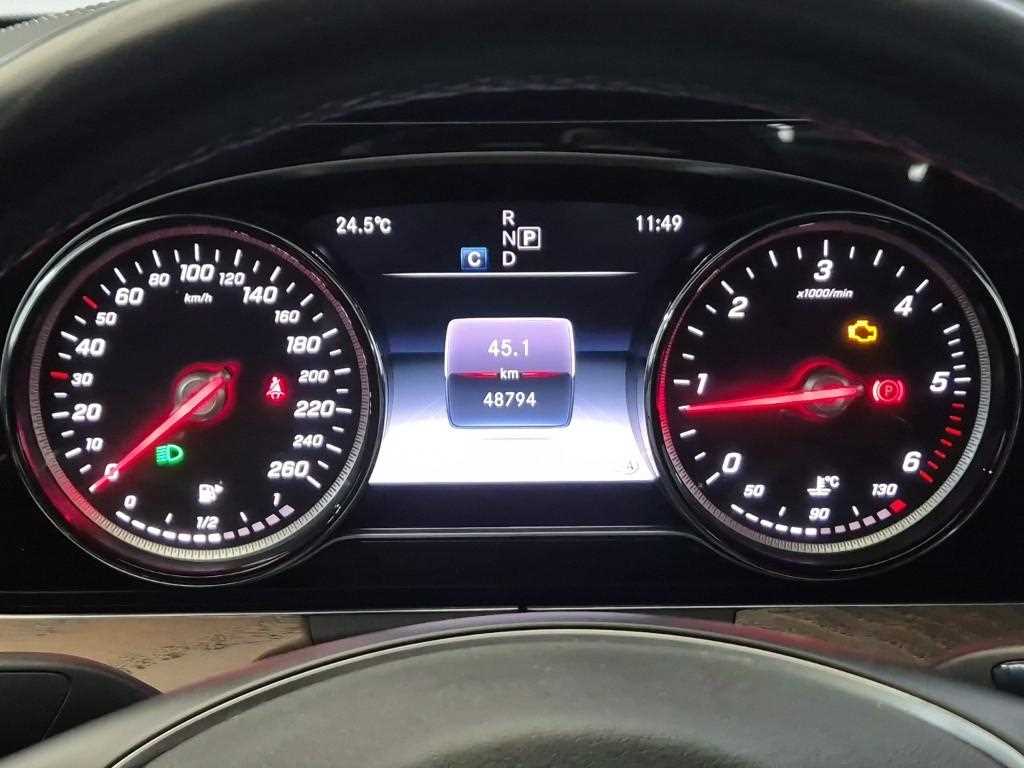 Mercedes Benz E class - Vista 6