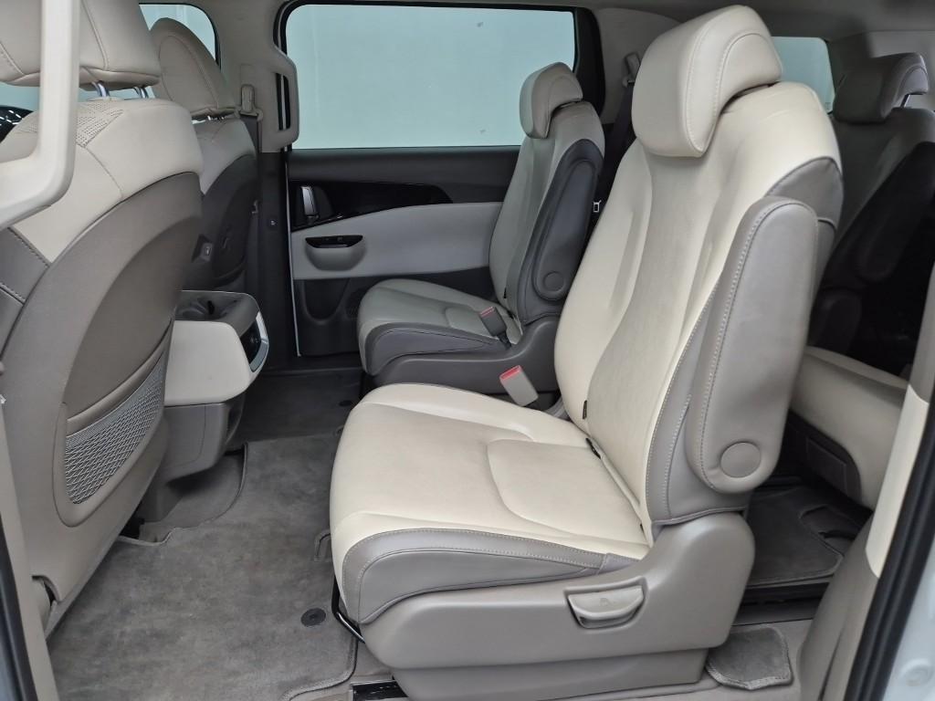 KIA Carnival - Vista 12