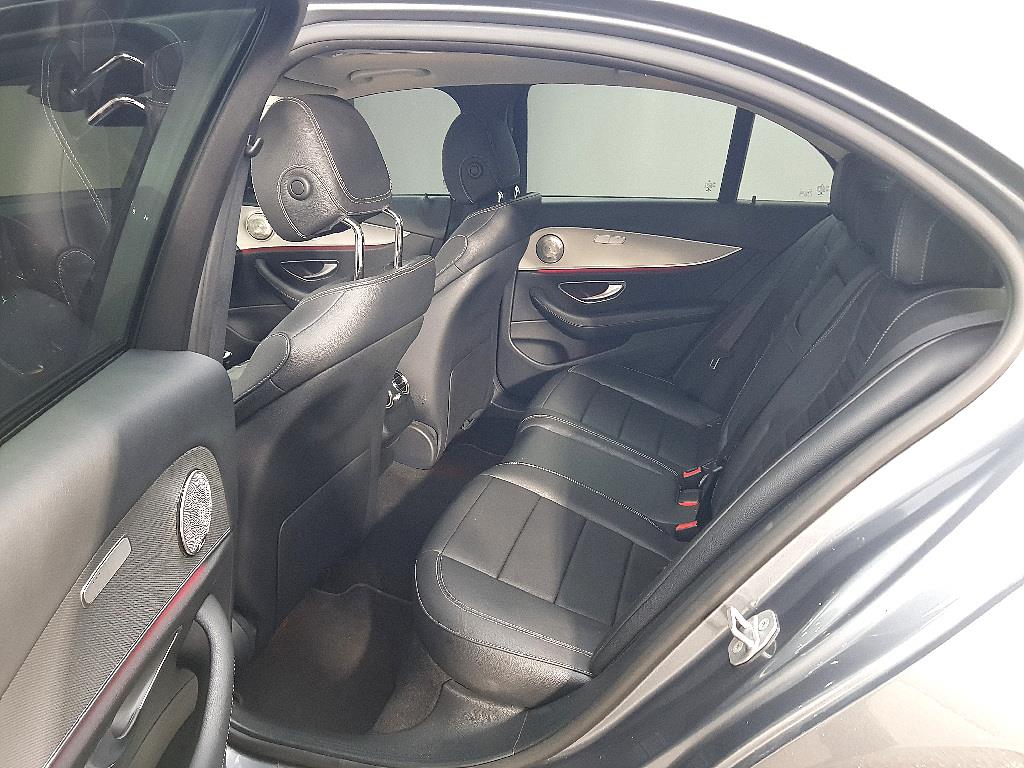 Mercedes Benz E class - Vista 9