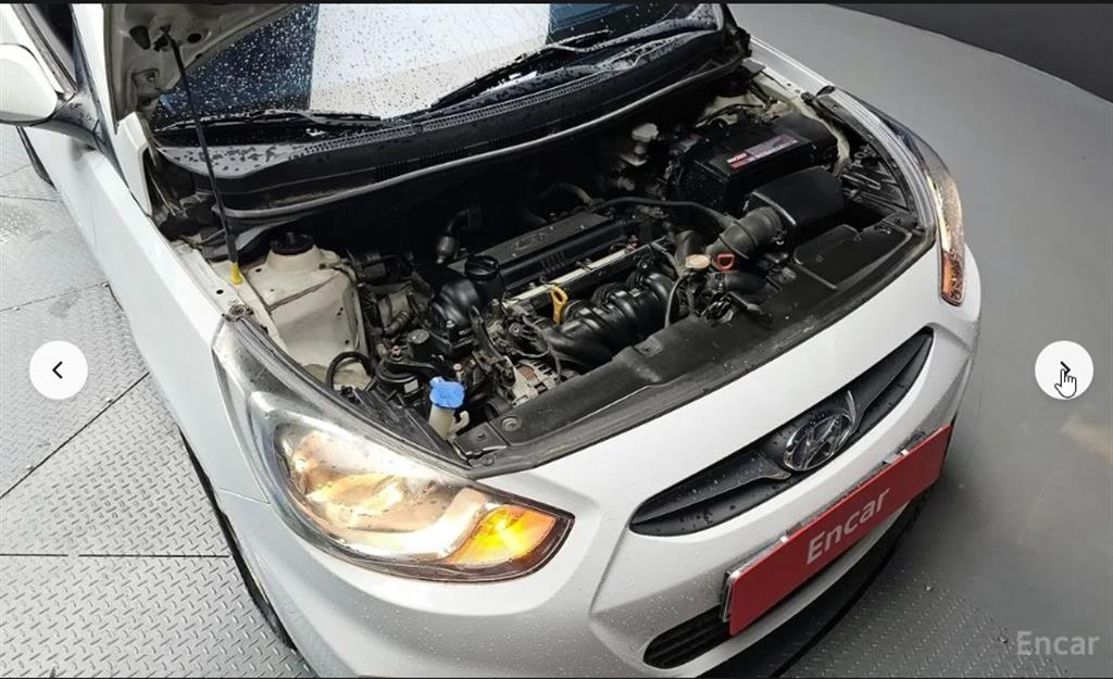 HYUNDAI Accent - Vista 6