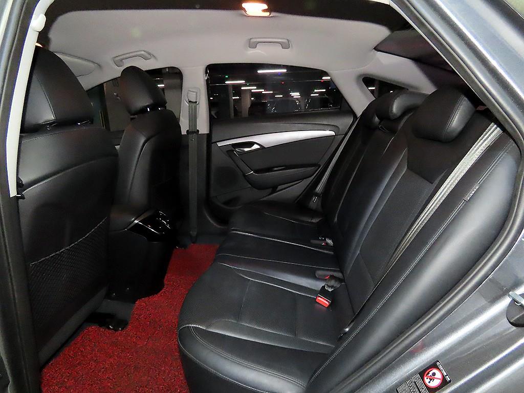 HYUNDAI i40 - Vista 7