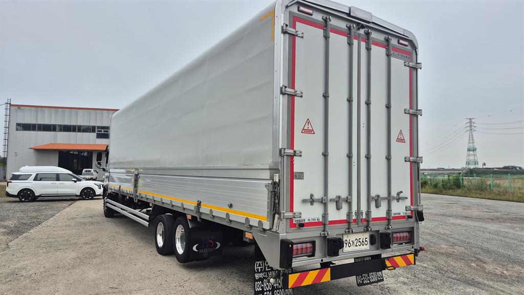 medium and large cargo truck - Vista 4