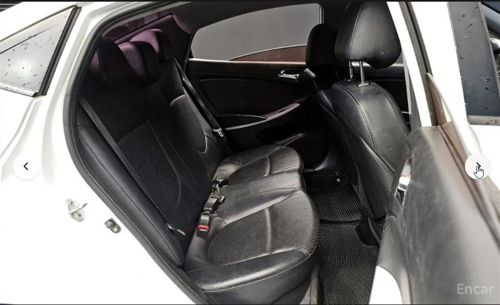 HYUNDAI Accent - Vista 12