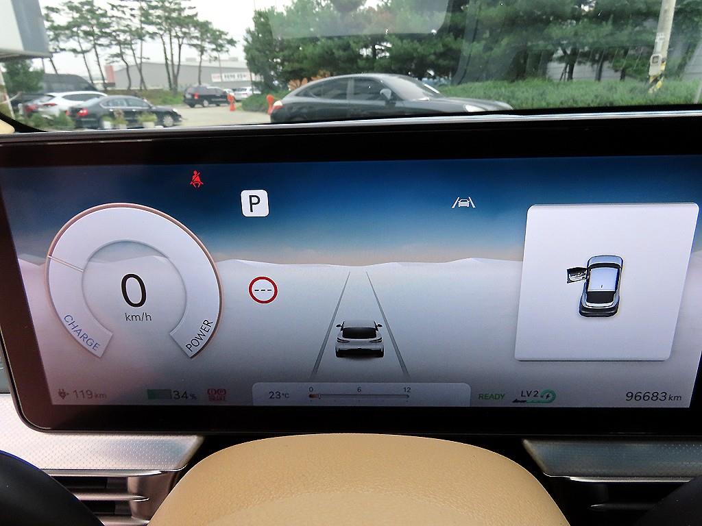 Genesis GV60 - Vista 9