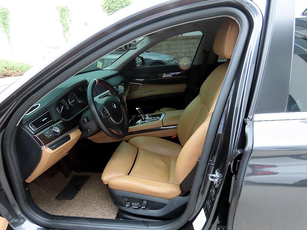 BMW 7 Series - Vista 5