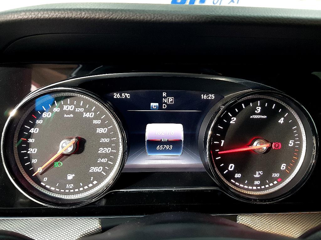 Mercedes Benz E class - Vista 7