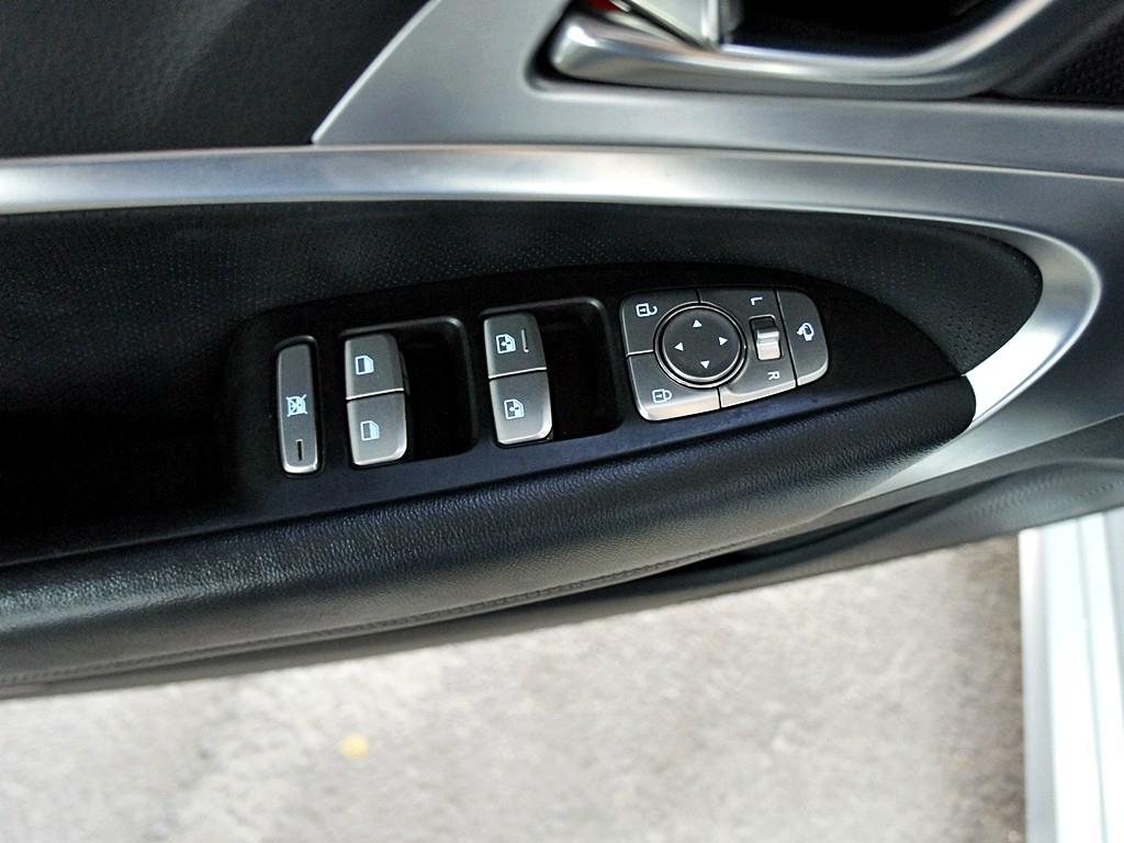 Genesis G70 2019 Blanco - Importación desde Corea - HF Imports Iquique - Foto 13