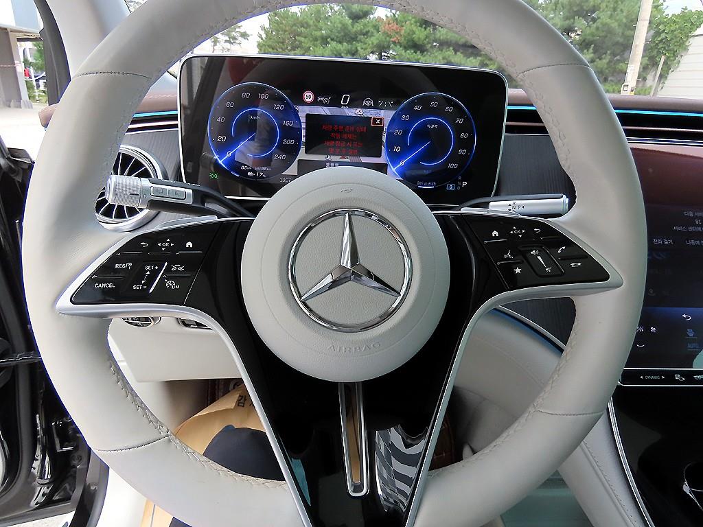 Mercedes Benz EQS - Vista 8