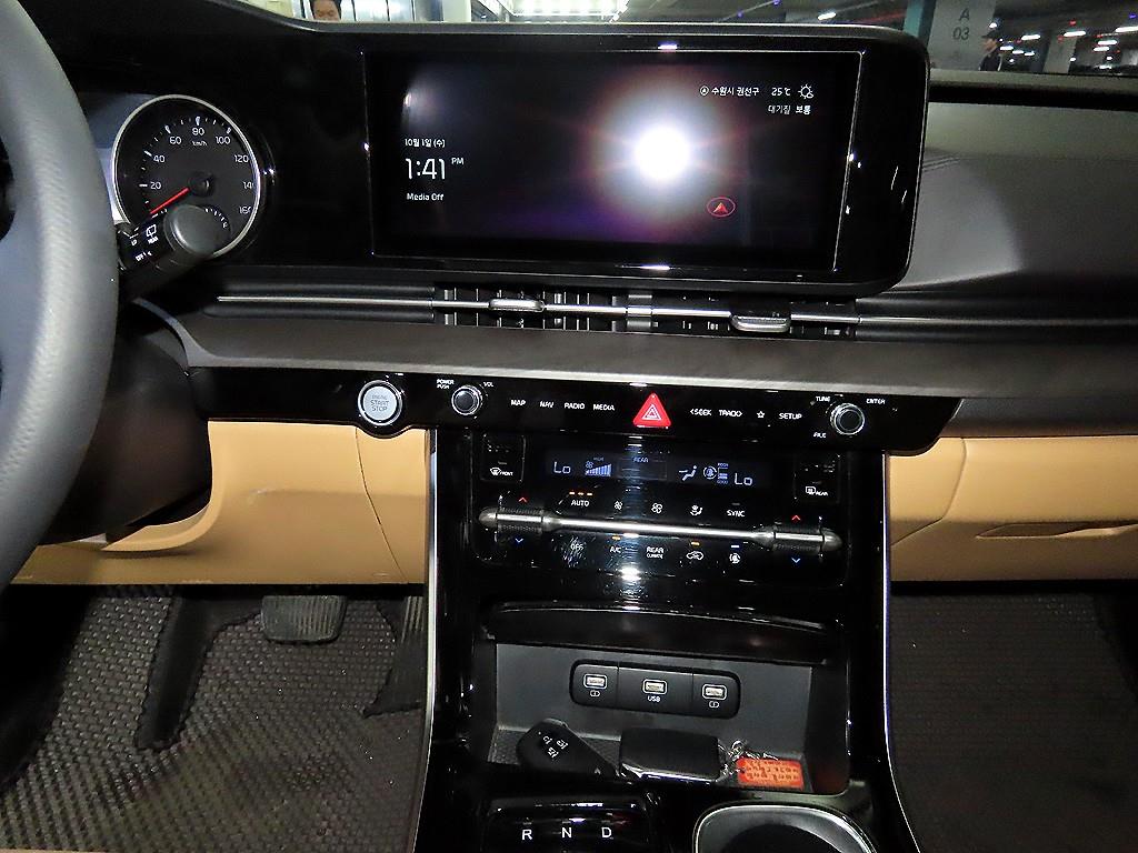 KIA Carnival - Vista 12