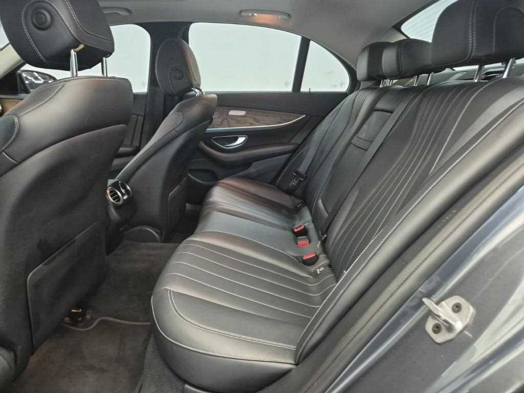 Mercedes Benz E class - Vista 12