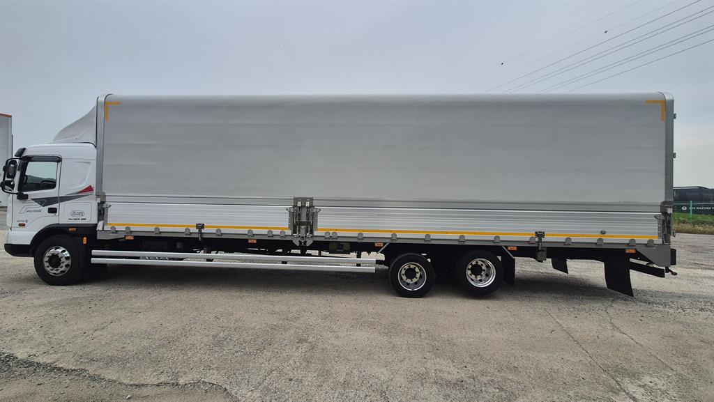 medium and large cargo truck - Vista 7