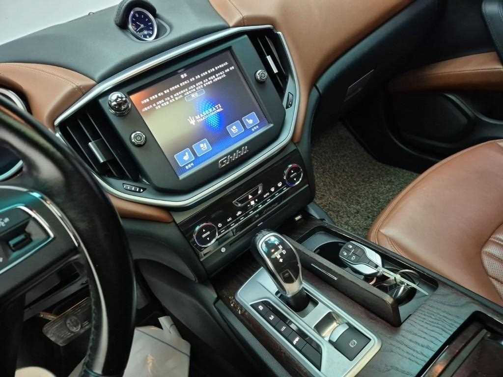 Maserati Ghibli - Vista 10