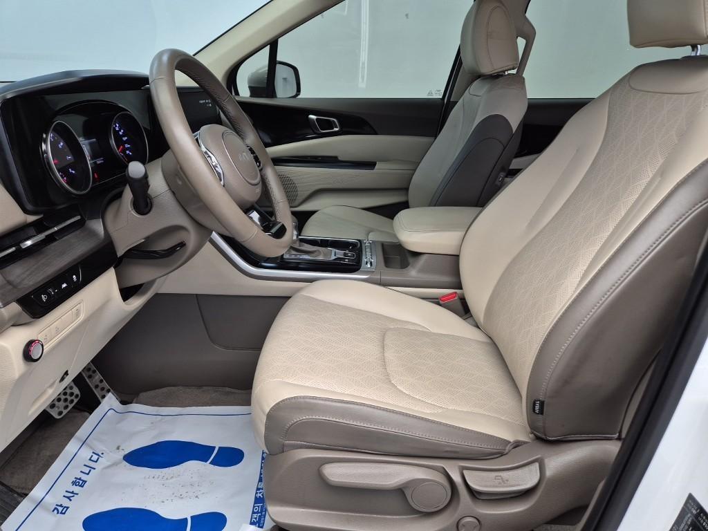 KIA Carnival - Vista 11