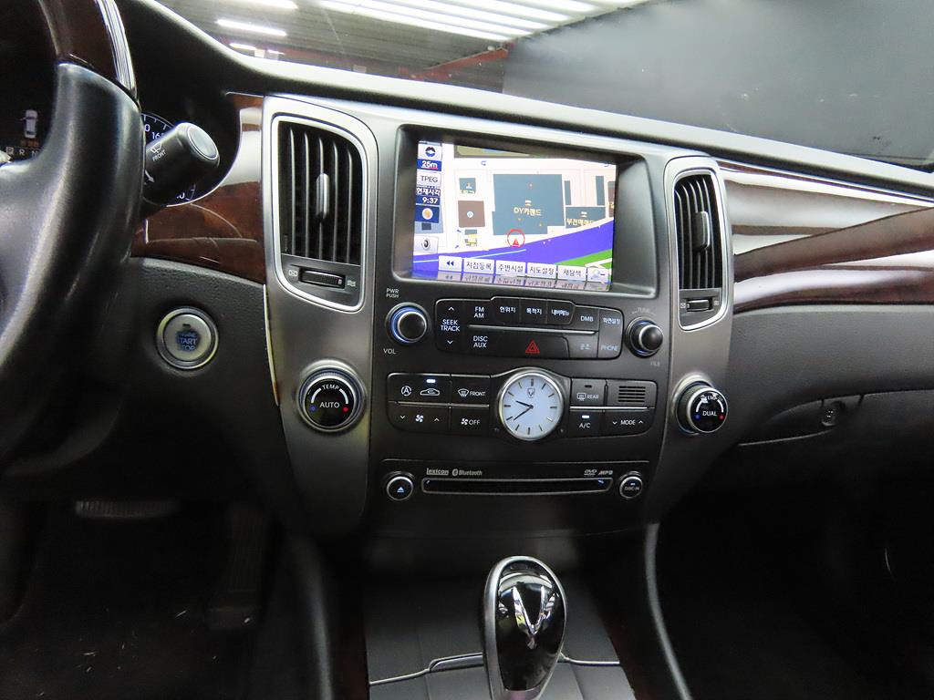 HYUNDAI Equus - Vista 10