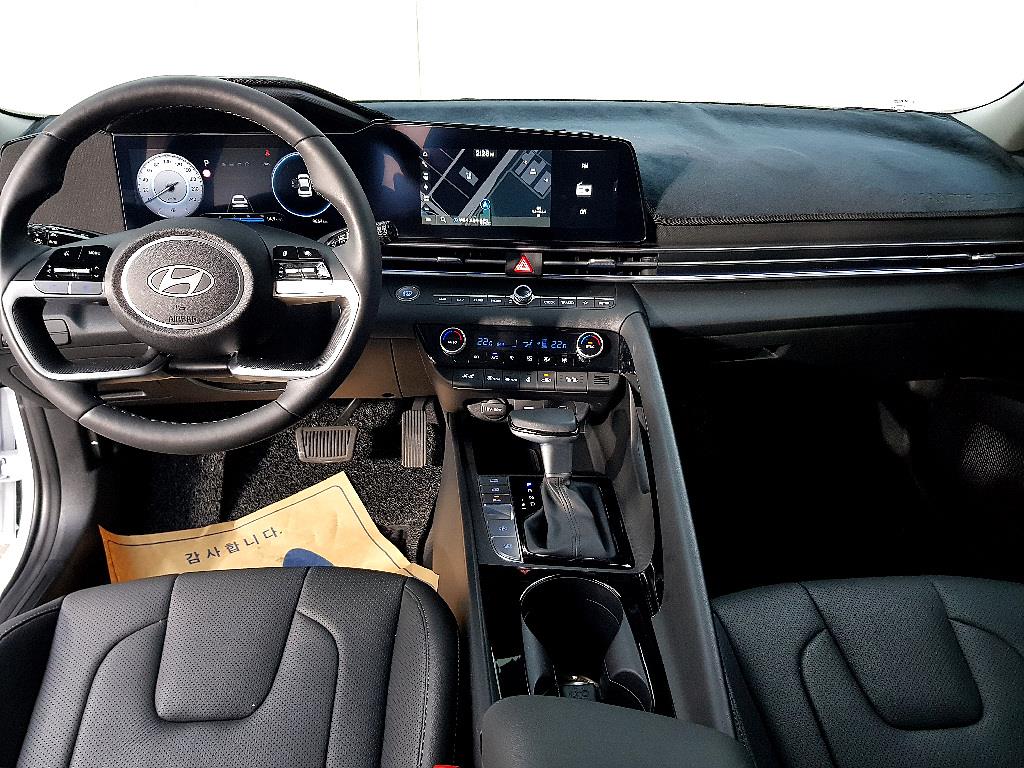 HYUNDAI Avante - Vista 5