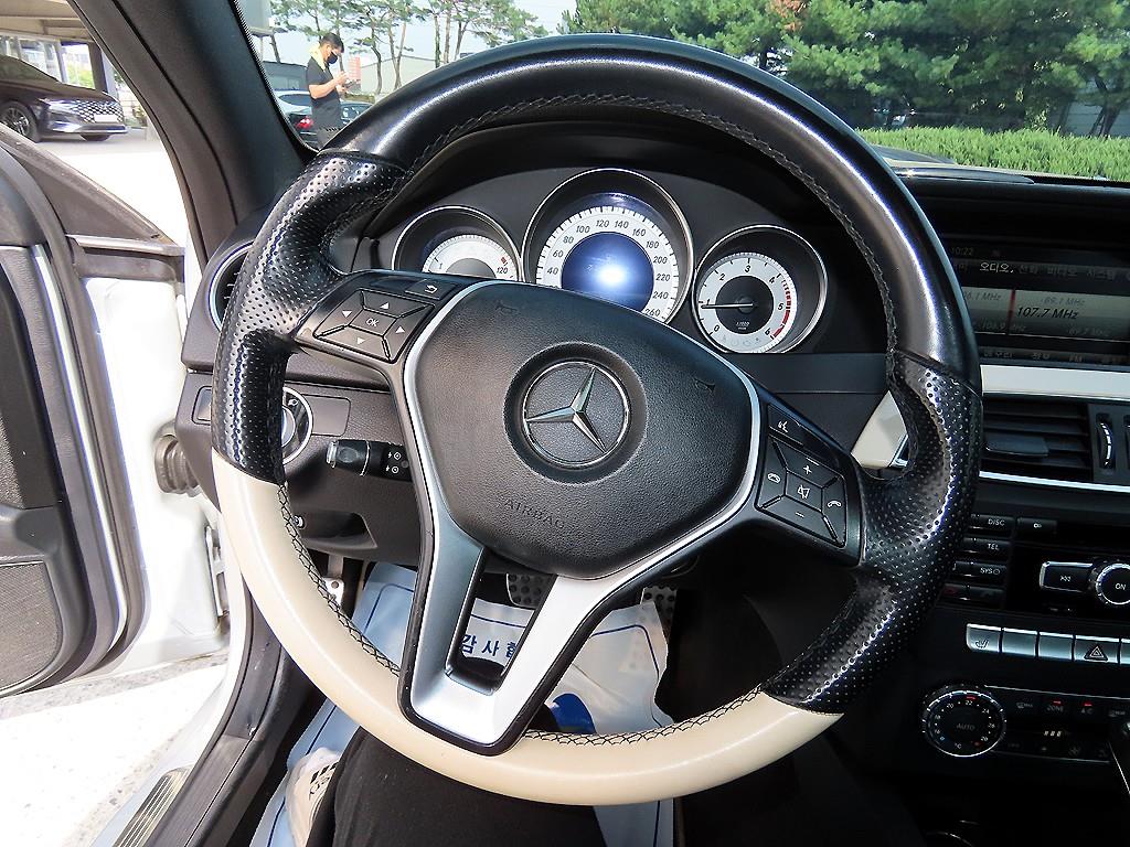 Mercedes Benz C Class - Vista 8