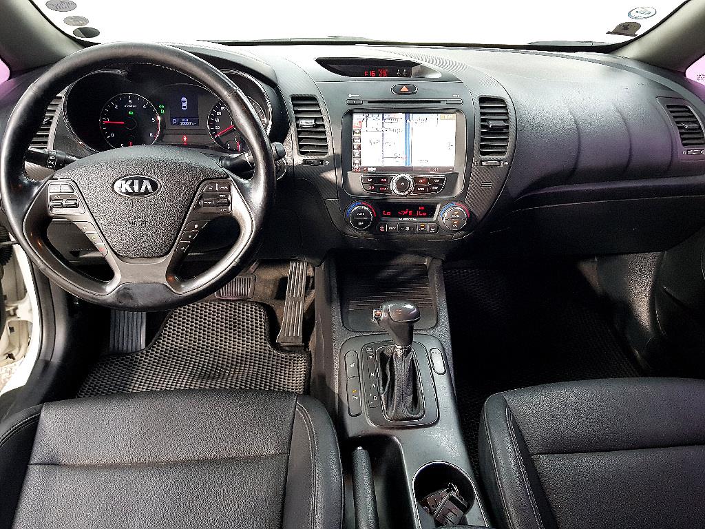 KIA K3 - Vista 5