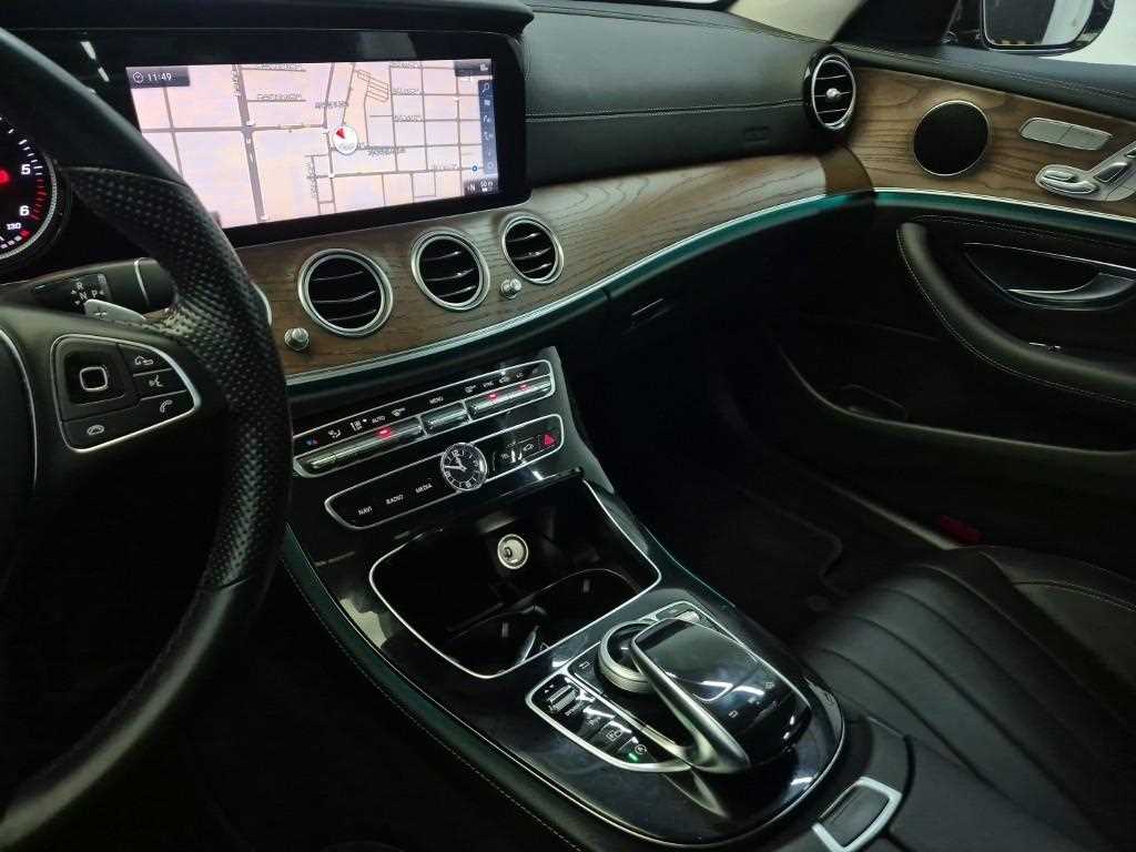 Mercedes Benz E class - Vista 10