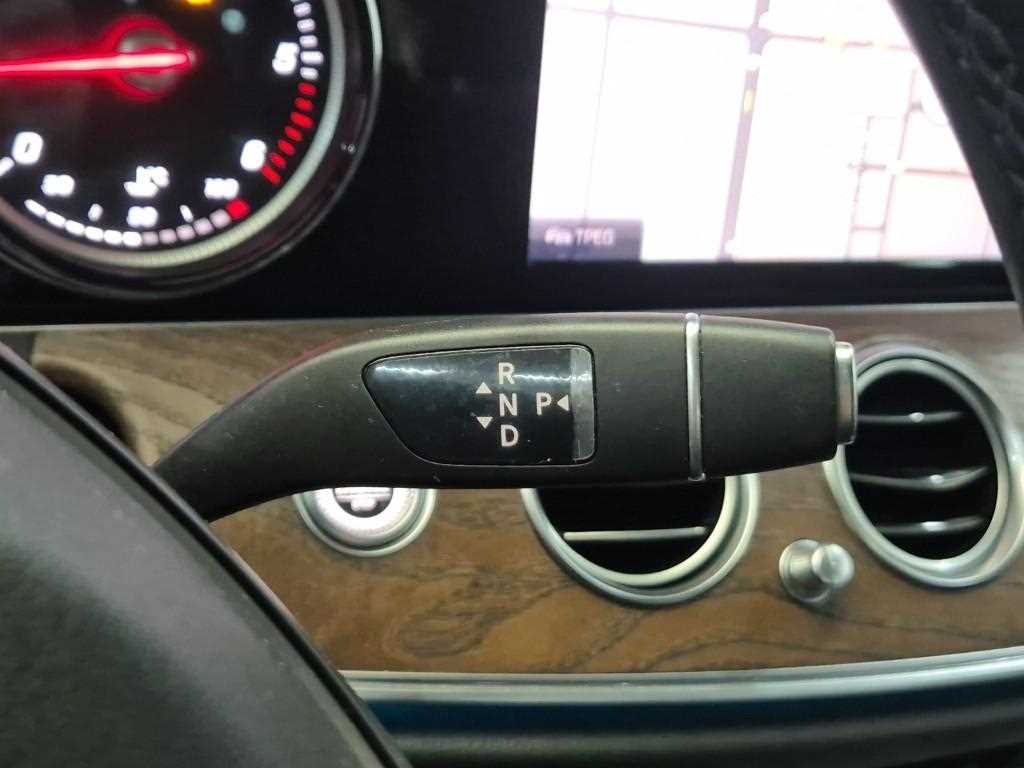 Mercedes Benz E class - Vista 8