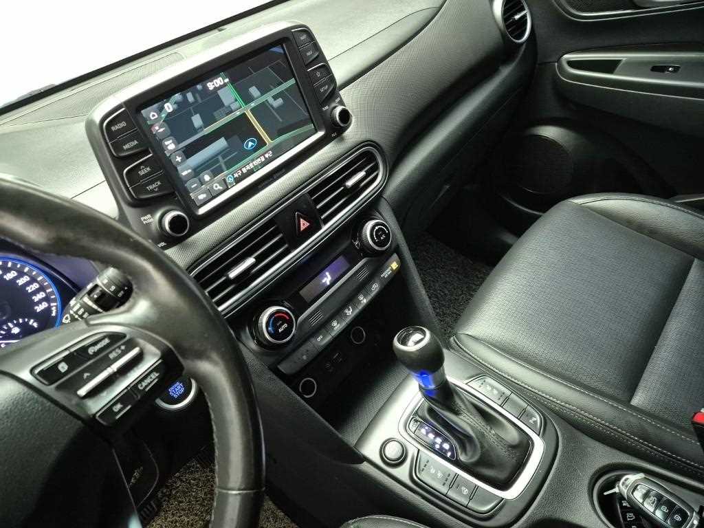 HYUNDAI Kona - Vista 10