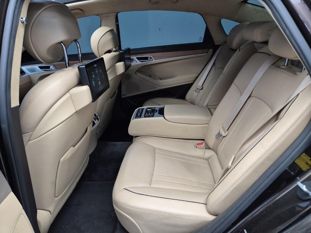 Genesis G80 - Vista 12