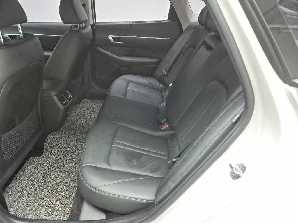 HYUNDAI Sonata - Vista 12