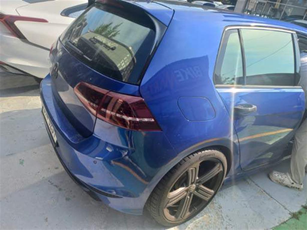 Volkswagen Golf - Vista 4