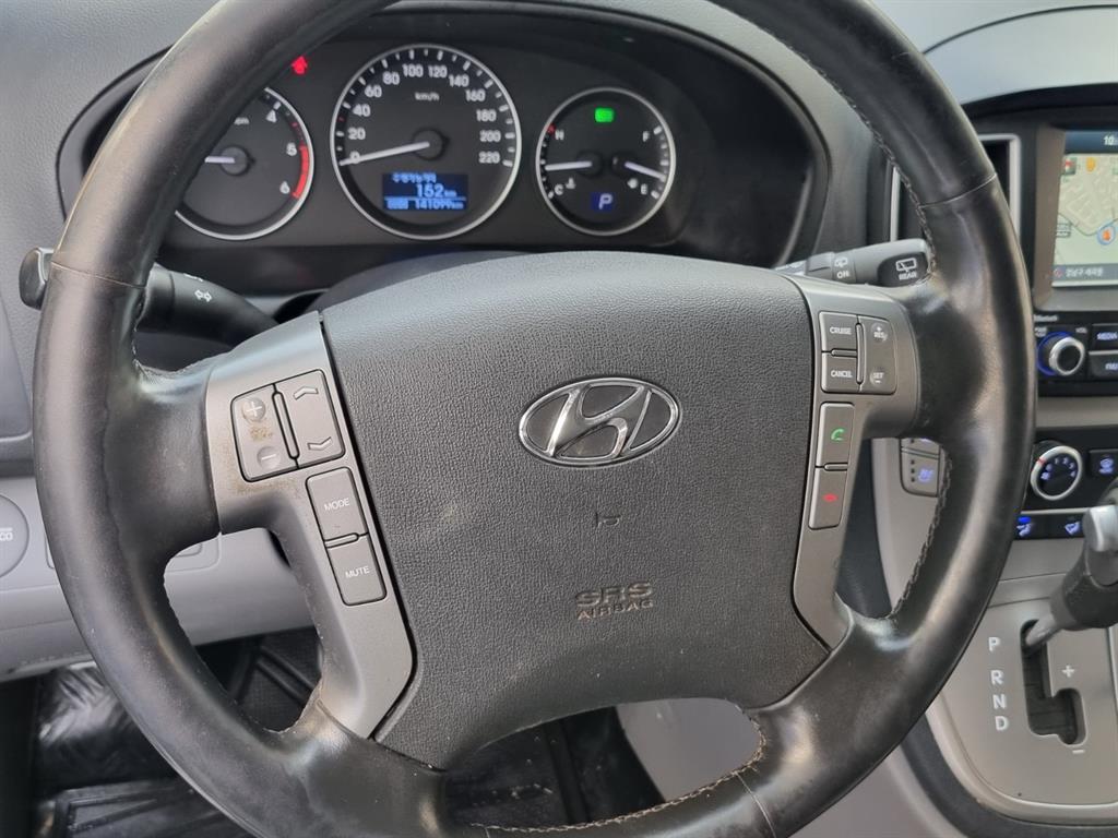 HYUNDAI Starex - Vista 10