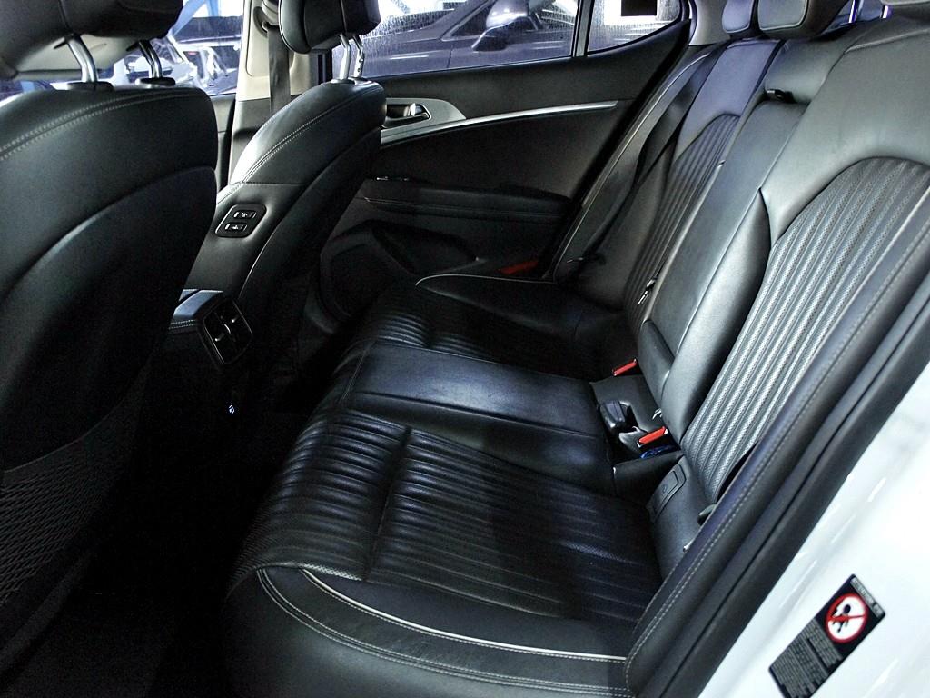 Genesis G70 - Vista 10