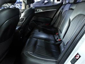 Genesis G70 - Vista 11