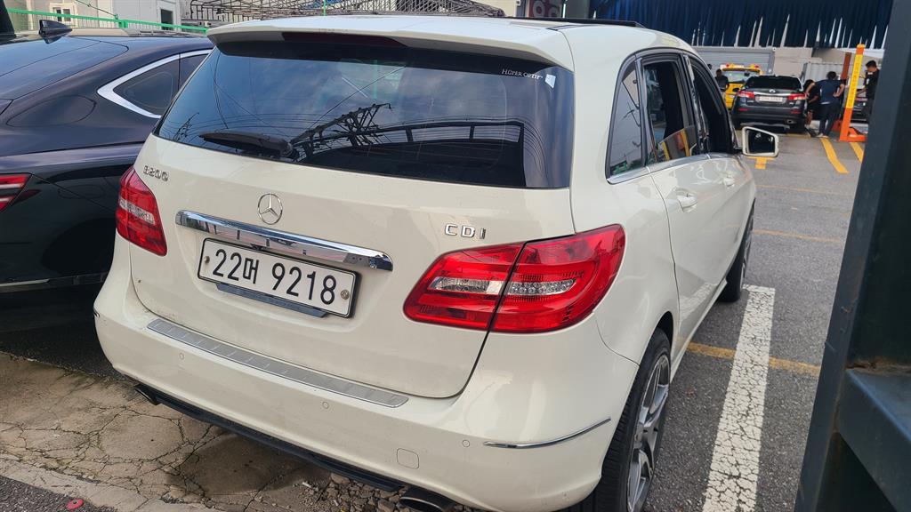 Mercedes Benz B Class (MY B) - Vista 3