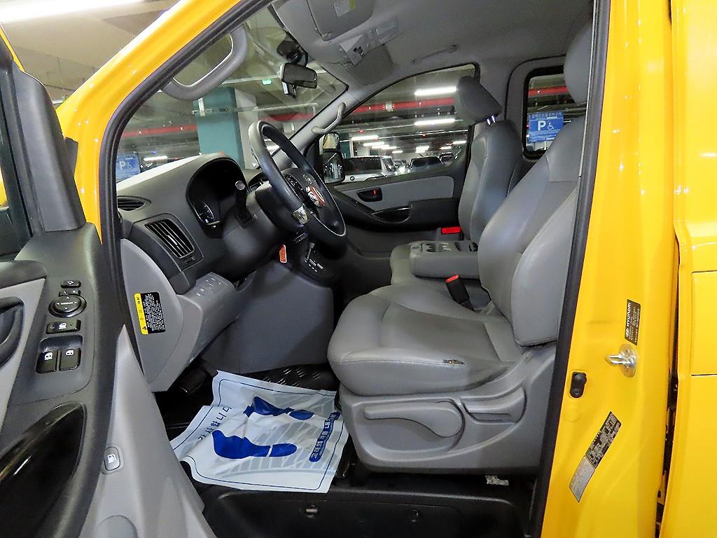 HYUNDAI Starex - Vista 6