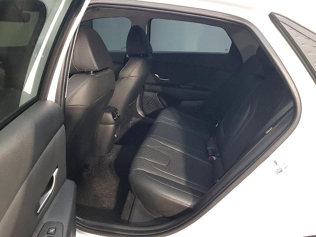 HYUNDAI Avante - Vista 9