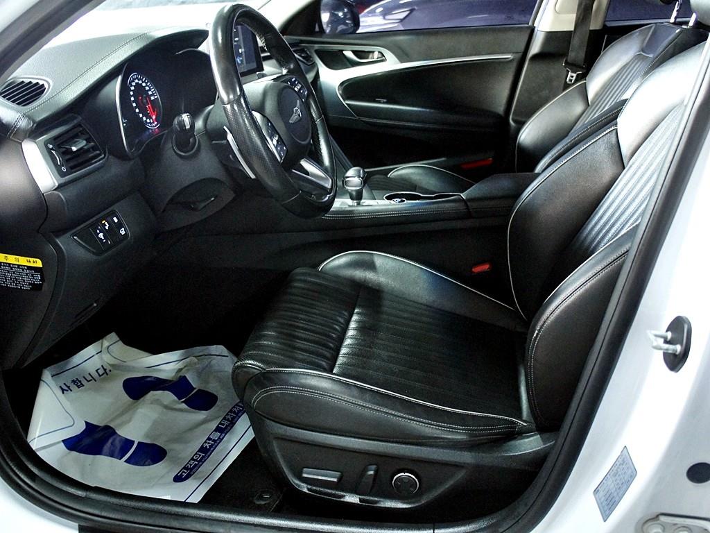 Genesis G70 - Vista 8