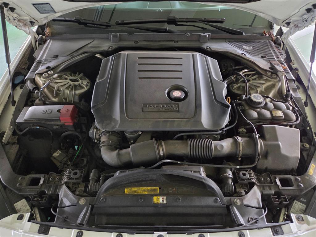 Jaguar XE 2019 Blanco - Importación desde Corea - HF Imports Iquique - Foto 19