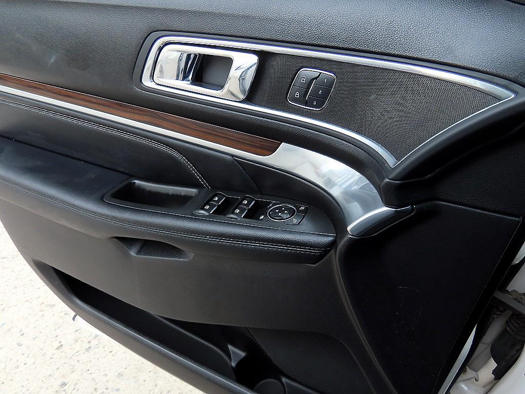 Ford Explorer - Vista 11