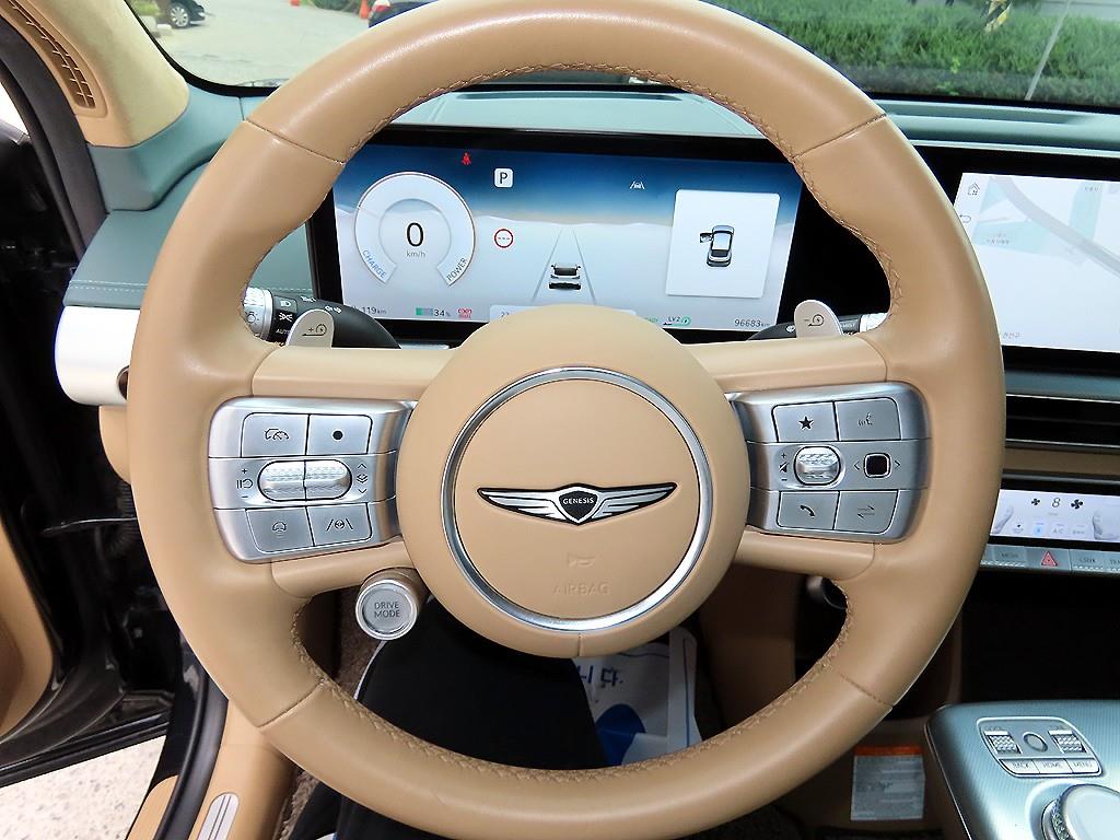 Genesis GV60 - Vista 8