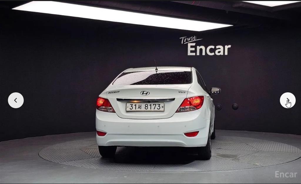 HYUNDAI Accent - Vista 4