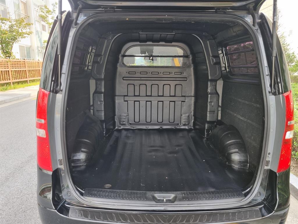 HYUNDAI Starex - Vista 5