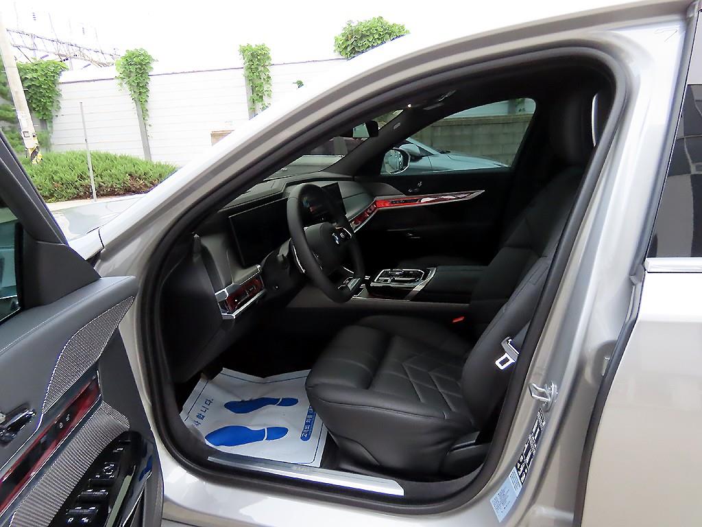 BMW 7 Series - Vista 5