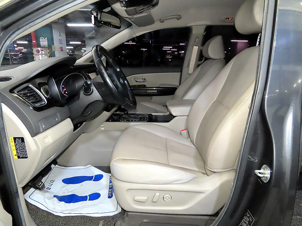 KIA Carnival - Vista 6