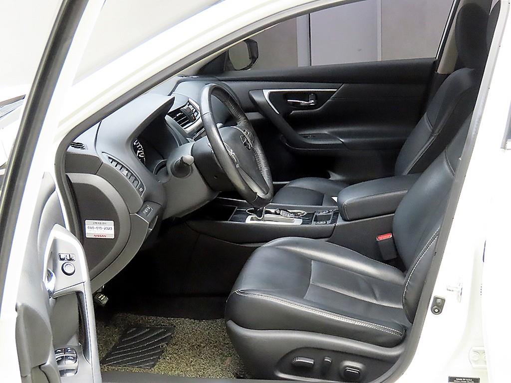 Nissan Altima - Vista 5