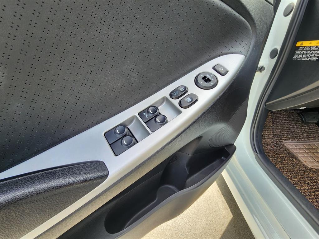 HYUNDAI Accent - Vista 10